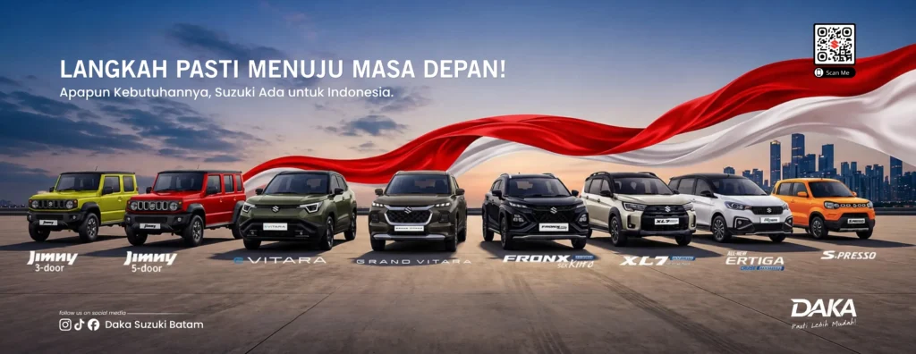 Deretan lengkap mobil Suzuki terbaru seperti Jimny 3-door, Grand Vitara, Ertiga Hybrid, dan S-Presso berjejer di depan bendera Indonesia dengan latar belakang kota, mewakili penawaran dari Suzuki Indomobil Batam di Kota Batam.